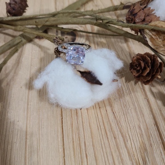 🎊🎊NEW🎊🎊EXQUISITE!! 3 CT White Sapphire Engagement Ring in 925Sterling Silver - Picture 7 of 14